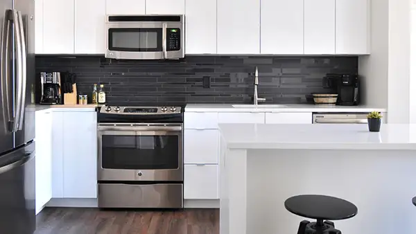 Kitchen Cabinets & Countertops